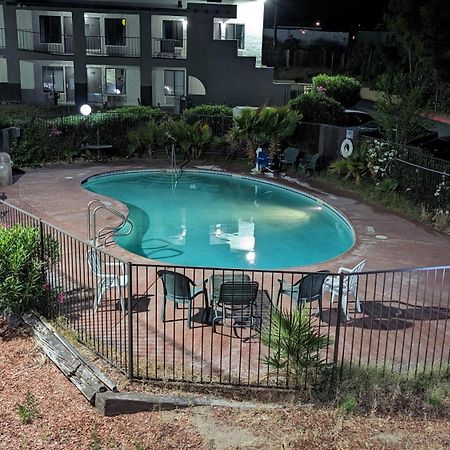 Super 8 By Wyndham Barstow Hotel Bagian luar foto