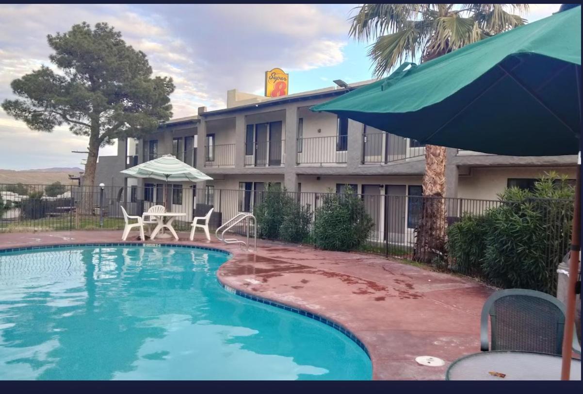 Super 8 By Wyndham Barstow Hotel Bagian luar foto