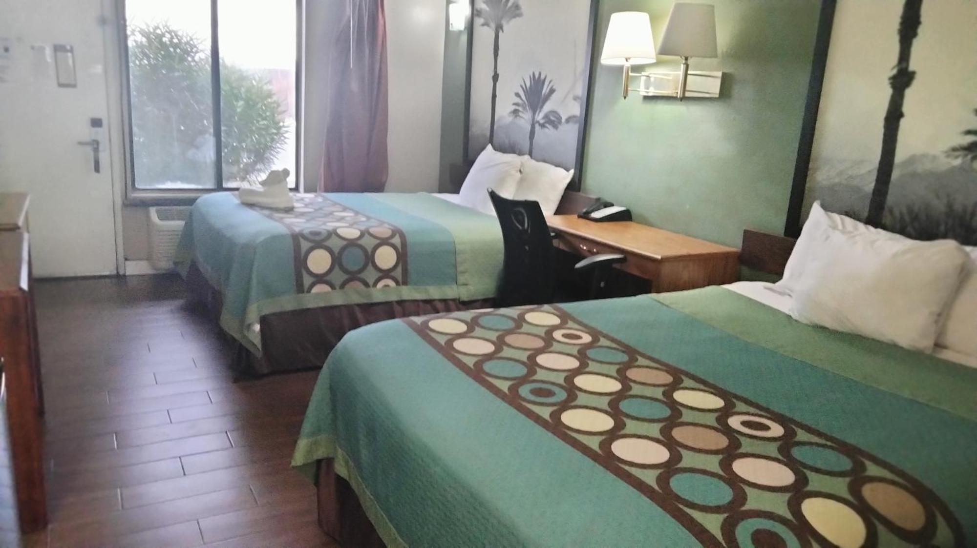 Super 8 By Wyndham Barstow Hotel Bagian luar foto