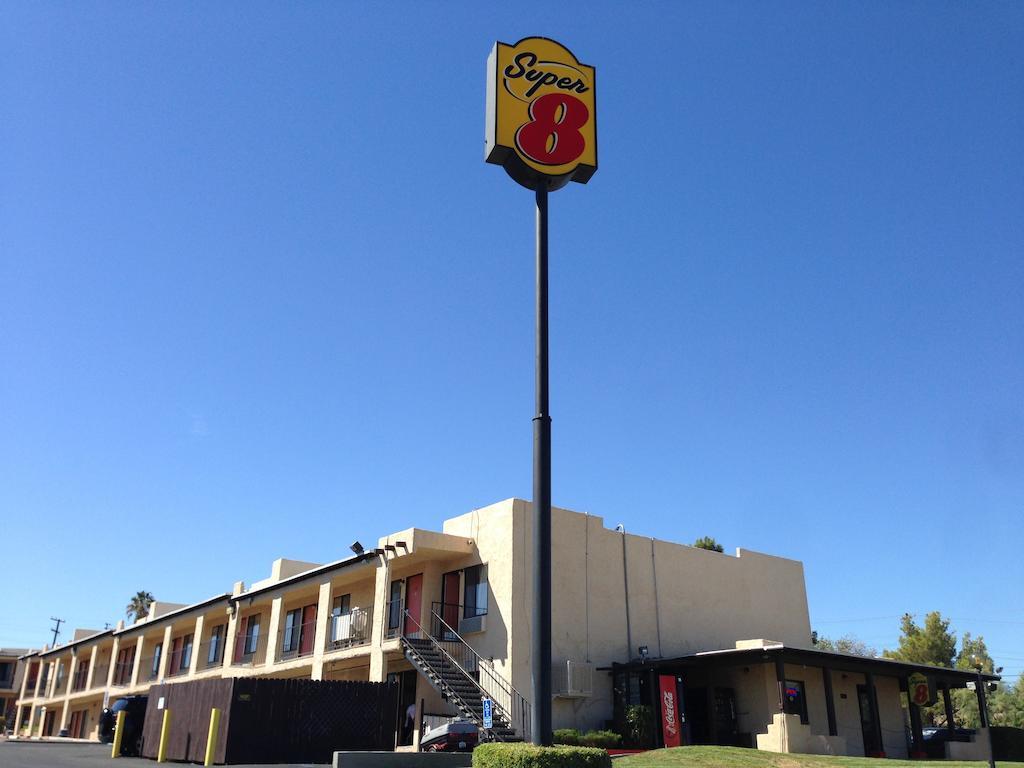Super 8 By Wyndham Barstow Hotel Bagian luar foto